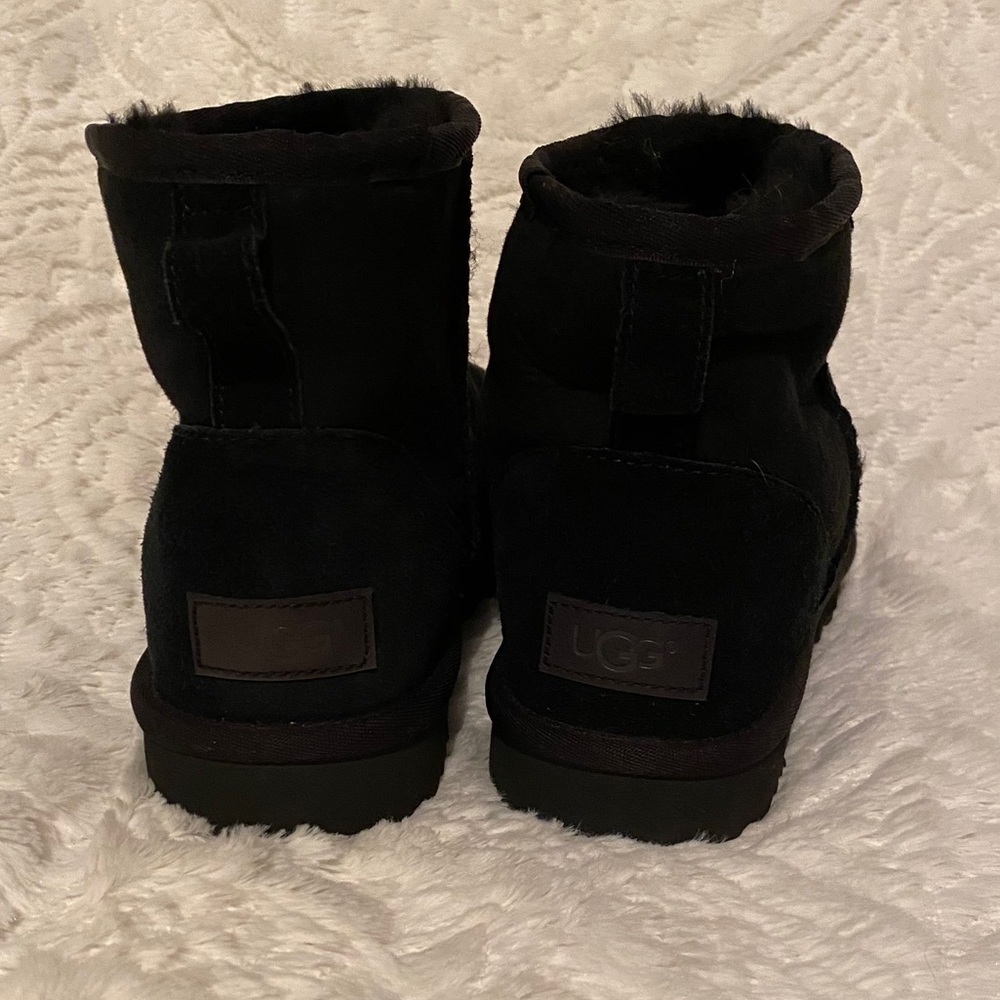 UGG Classic Mini Boot - Picture 2 of 5